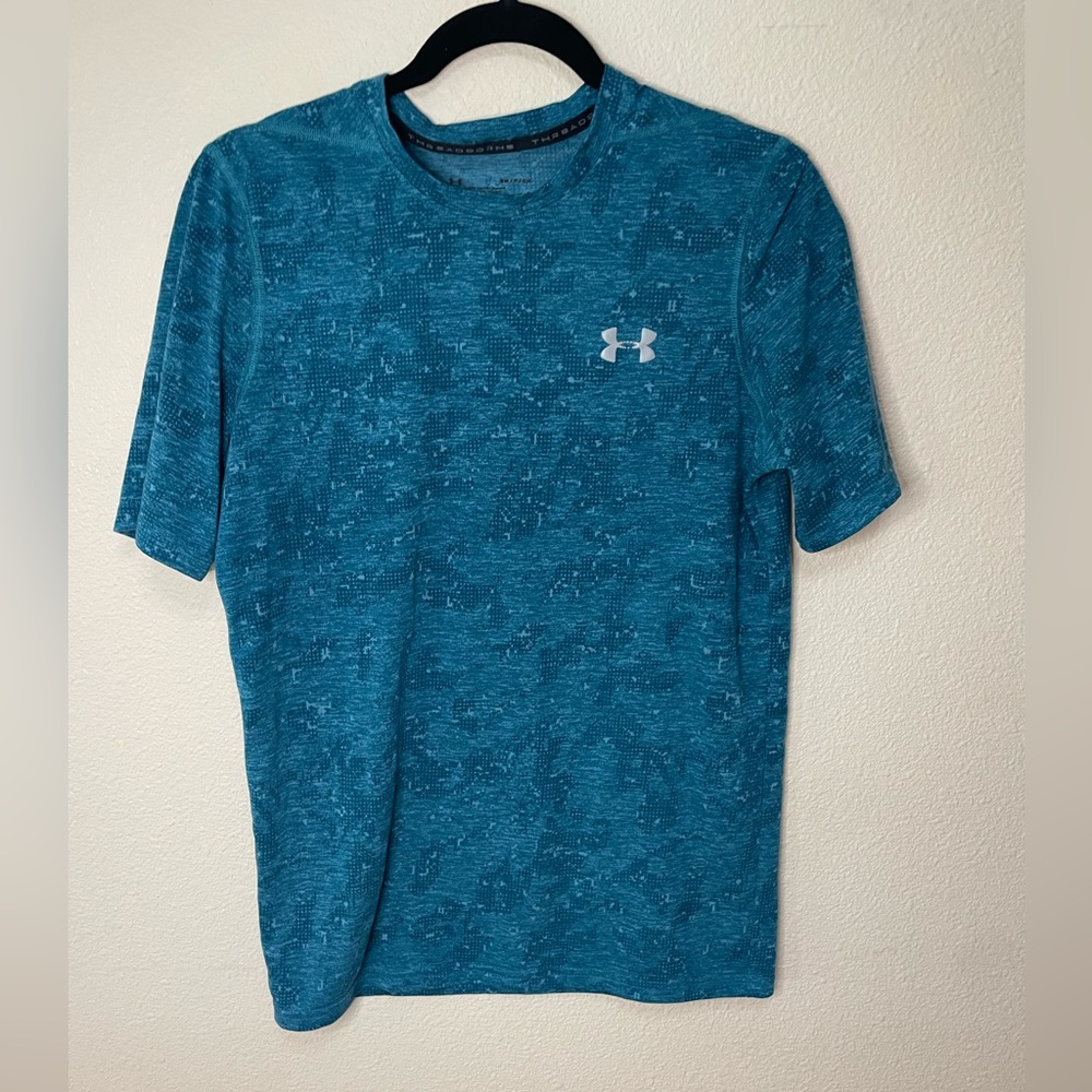 Lose Fit Underarmour Shirt